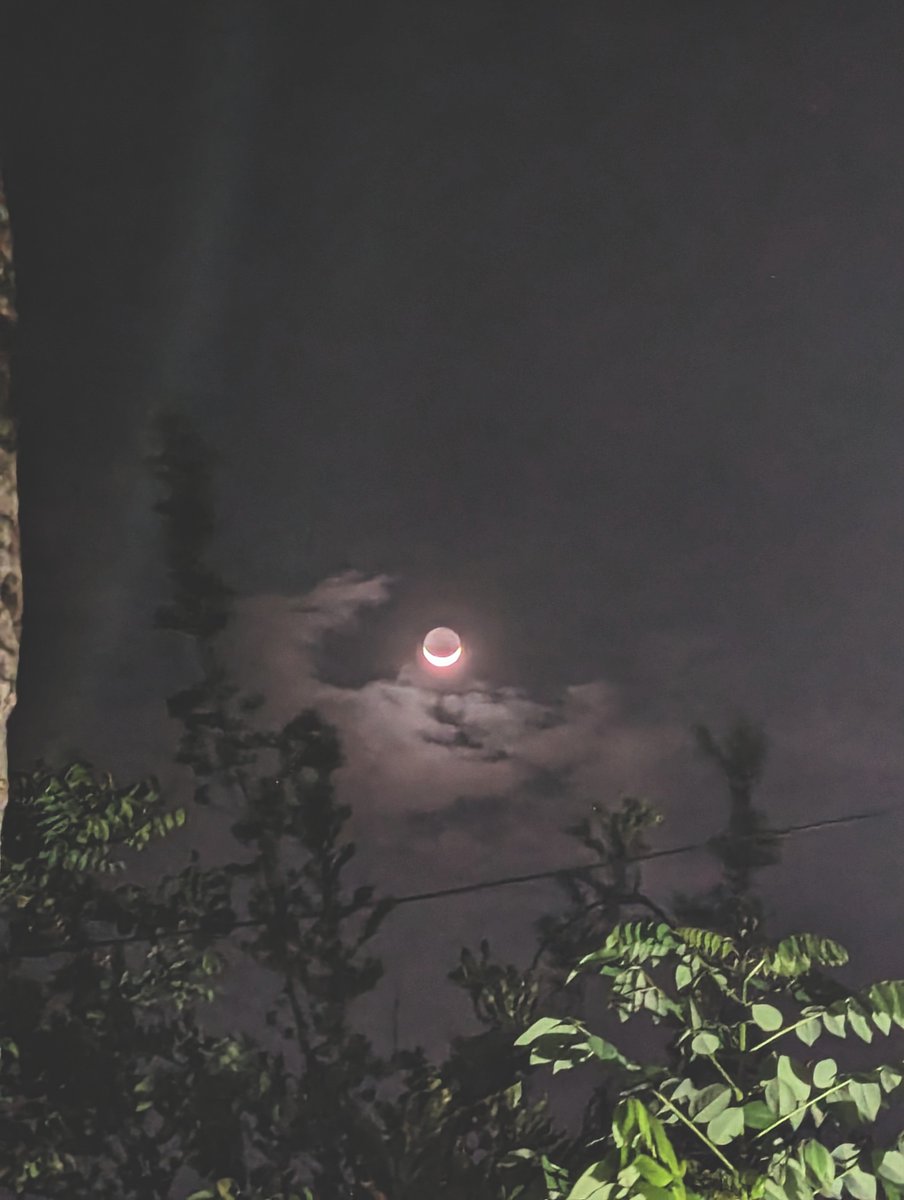 nipuna__d's tweet photo. Sunday 09/06/2024
07.30 pm 🌒🖤
#MoonMine #moon #JustSandysThings https://t.co/F7ocVRVdzg