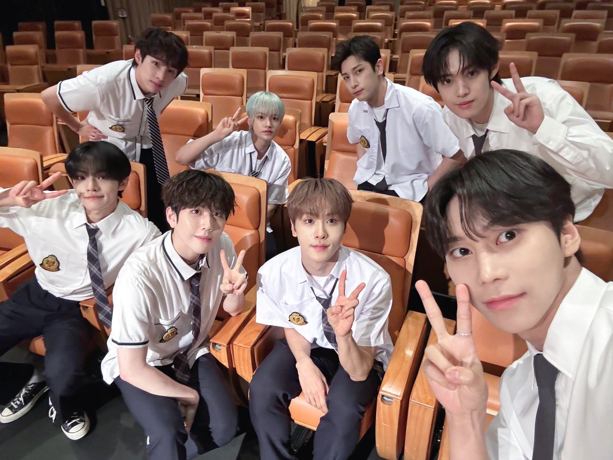 BAE173_official's tweet photo. [📸]

I'm Crush on U💙

#BAE173 #비에이이173
#Fifty_Fifty 
#NEWCHAPTER_LUCEAT https://t.co/iYwVuYJUMo