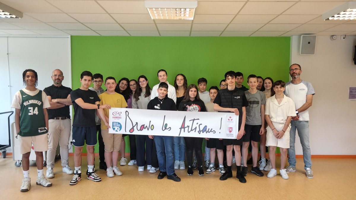 ZolaCollege's tweet photo. Retour sur les stages Bravo les artisans en présence de #Cma79 et Mme Vinatier, conseillère départementale #CD79 🙏 https://t.co/zyuSsA2KCP