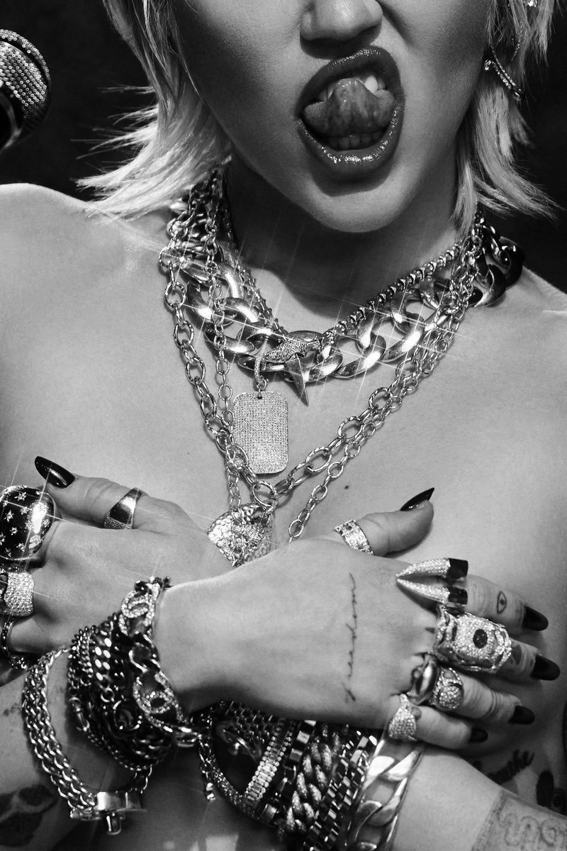 Miley Cyrus, Midnight Sky.