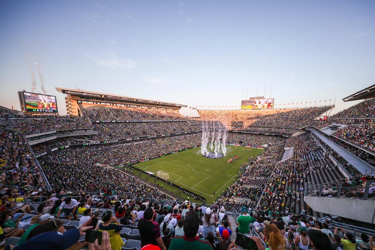 12thMan's tweet photo. Fútbol at Kyle Field!🇲🇽⚽️🇧🇷👍 https://t.co/y5JaLFJnhN