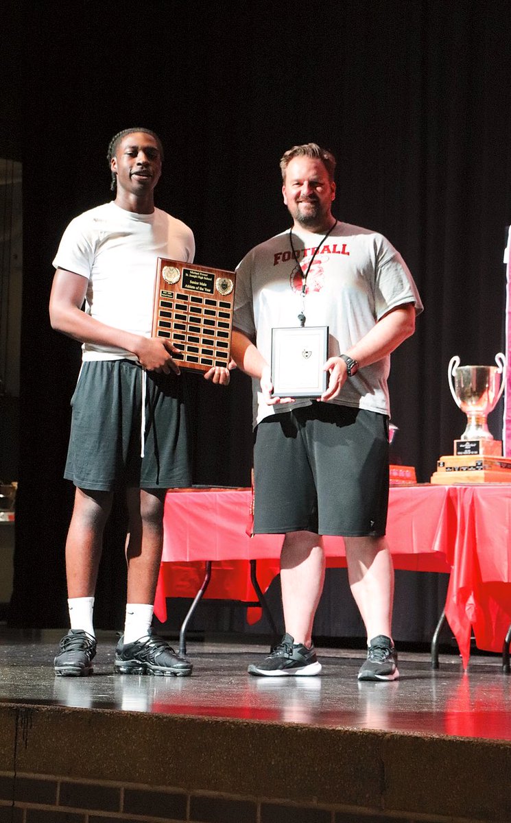 Congratulations to @MPSJAthletics for organizing this year’s Athletic Banquet to celebrate the accomplishments of our <a href="/MPSJ_TCDSB/">Michael Power/St. Joseph High School</a> athletes! Thank you to Mr. Martinuzzi, our Athletic Director, and all the coaches for your dedication to the MPSJ community! <a href="/TCDSB/">Toronto Catholic District School Board</a> <a href="/Markus4Ward2/">Markus de Domenico TCDSB WARD 2 Trustee Etobicoke</a>