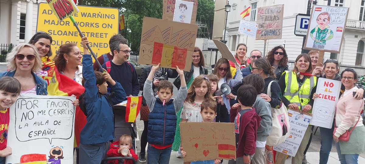 Seguimos luchando contra el cierre de #7aulasALCE. Luchamos por nuestros hijos, para que puedan disfrutar una enseñanza en español. Difundir el idioma a través de la educación no es donde deberiais recortar <a href="/Pilar_Alegria/">Pilar Alegría</a> @alce_londres <a href="/AccEducativaExt/">Acción Educativa Exterior</a> <a href="/consejeriauk/">Consejería de Educación Reino Unido e Irlanda</a> <a href="/ferbarusi/">Fernando</a>
