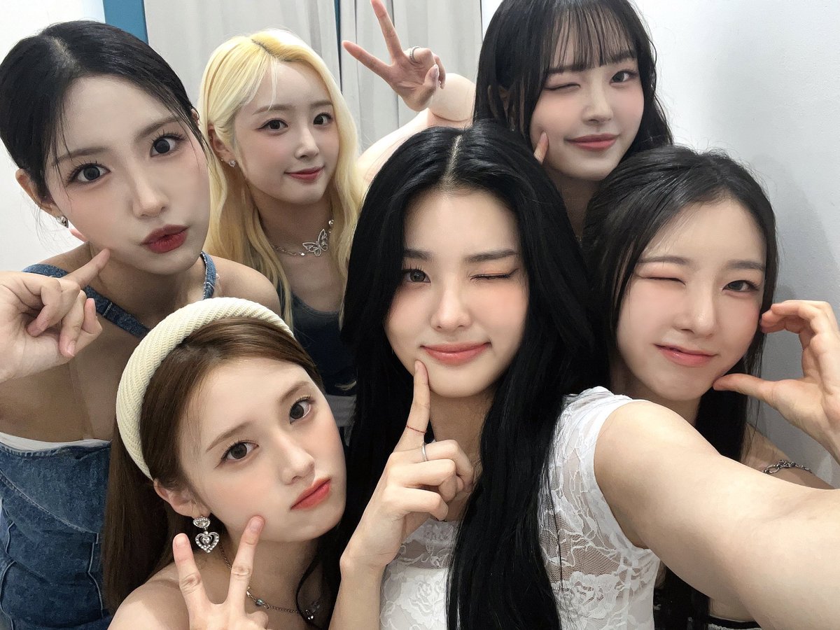 leeyujeonglover's tweet photo. 썸잇 마음을 가장 밝게 빛내주고있고 앞으로 전세계를 밝게 빛낼 라잇썸의 3주년을 축하해! https://t.co/LxTweTvtc1