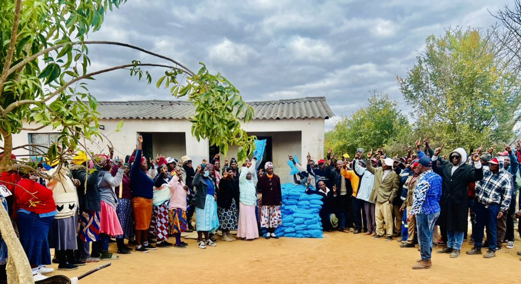 mavhairemt's tweet photo. PaRupike - Parugesheni -Masvingo Central today 9th June 2024 we address the national crisis ,drought ! —“Mavhaire wauya ,Zhara wakaura! “
#Dzikisa Gejo , Pasi pane Mwando ! https://t.co/oyGUnqE8mL