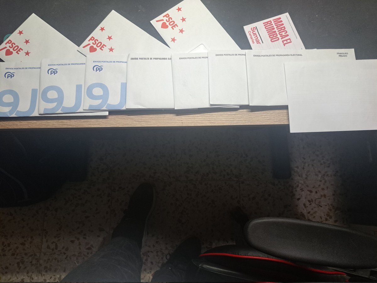 Esto debería ser ilegal, envío de publicidad electoral a casa, anda y que les den a todos los partidos. Chupopteros e inútiles todos los políticos. La política debería ser vocacional y no una profesión en la que estén años chupando de bote. <a href="/PSOE/">PSOE</a> <a href="/ppopular/">Partido Popular</a> <a href="/sumar/">Sumar</a> <a href="/PODEMOS/">Podemos</a> <a href="/vox_es/">VOX 🇪🇸</a>