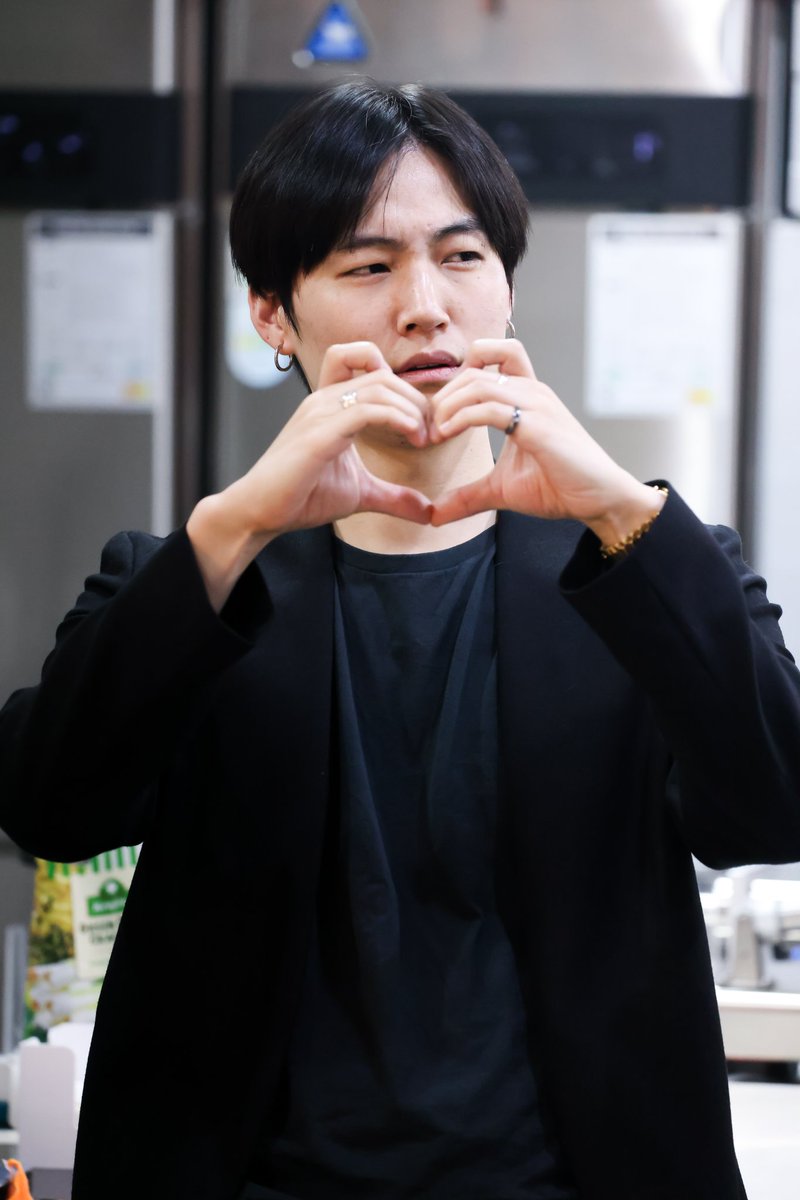 GOT7_0106's tweet photo. 고양이 하트🫶
#제이비 #JATB @jaybnow_hr https://t.co/aN36oL9aGP