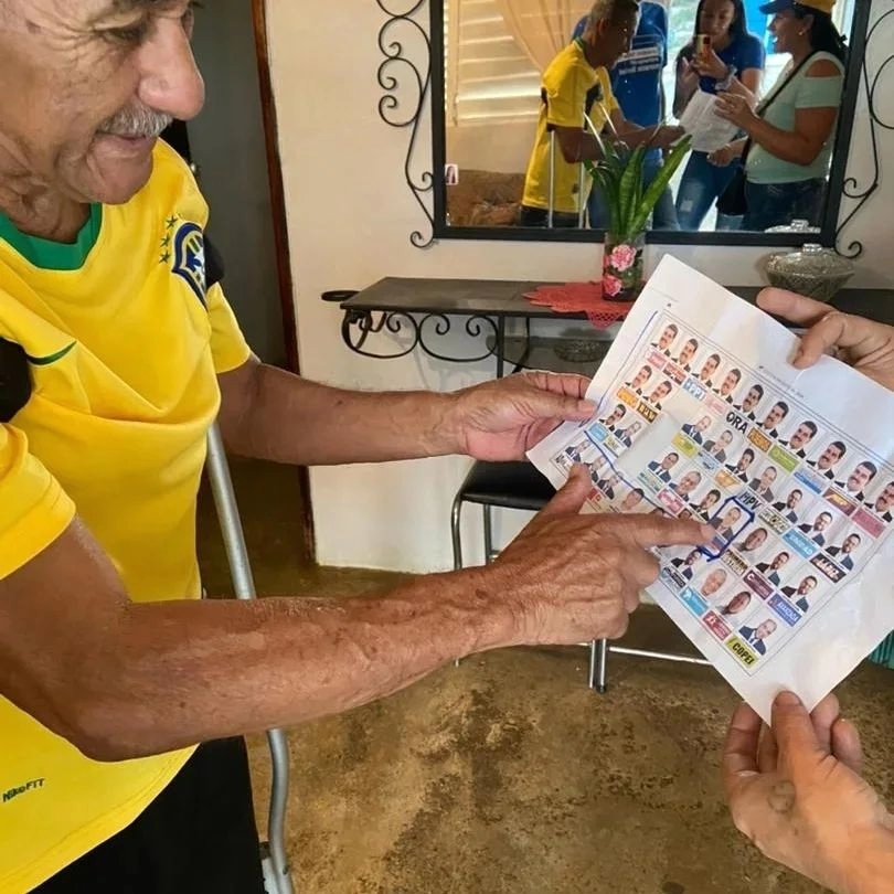 FalconUnt's tweet photo. @untmunfederacion Casa por casa en el sector los países 1,2 y callejón san Pablo🇻🇪 UNT Mcpio Federación presente. #EdmundoPaTodoElMundo #GenteDePalabra https://t.co/CrkFh9h5Fm