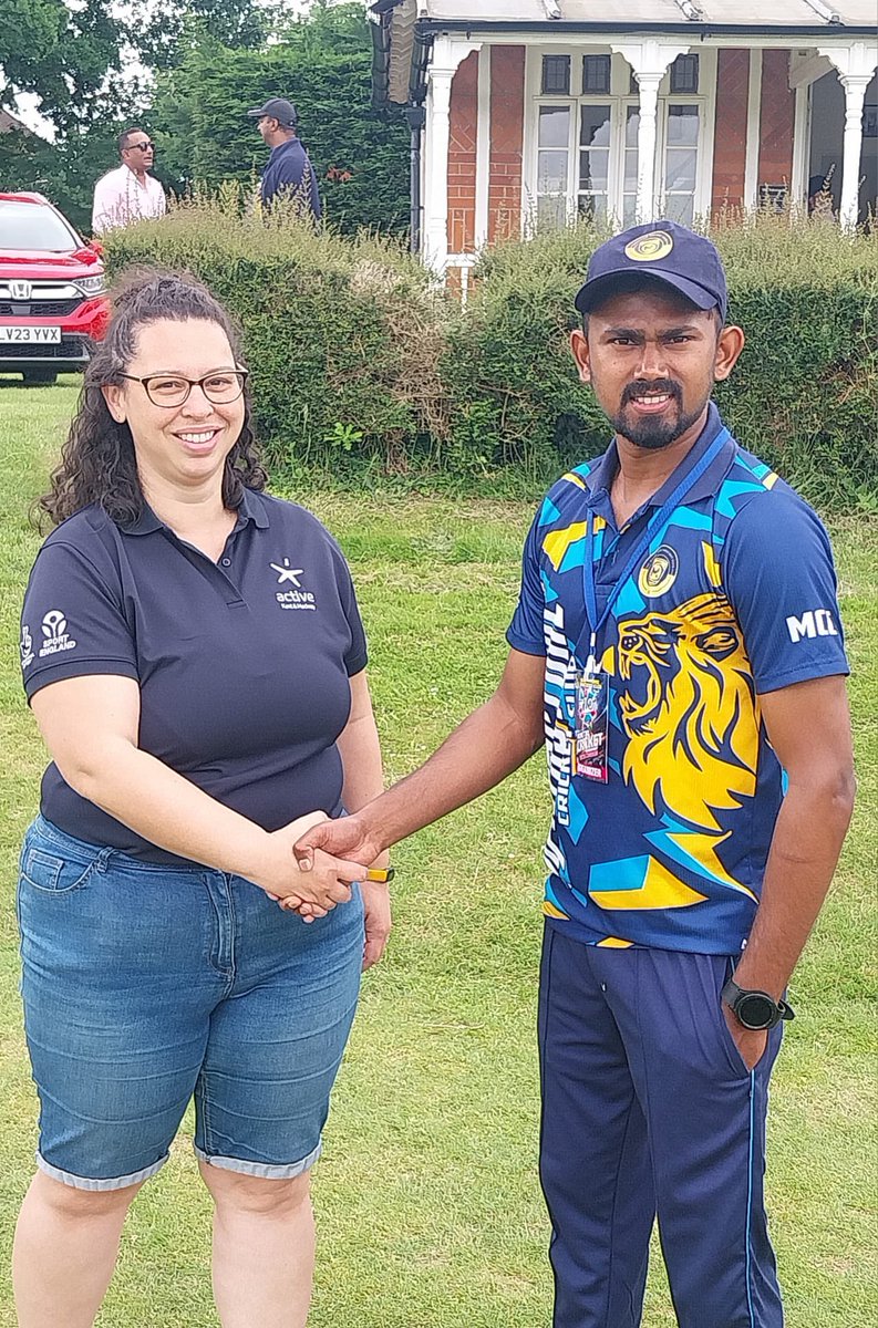 Active_Kent's tweet photo. Our Everyday Active officer, Yasmin was delighted to support Maidstone Cricket Club T10 Tournement today. A chance to chat with members & present Man of the Match medals🙌 @motecricket were also hosting an U9 Cricket tournament🏏 A great day out for the family #EverydayActive https://t.co/MBspFEa0nE