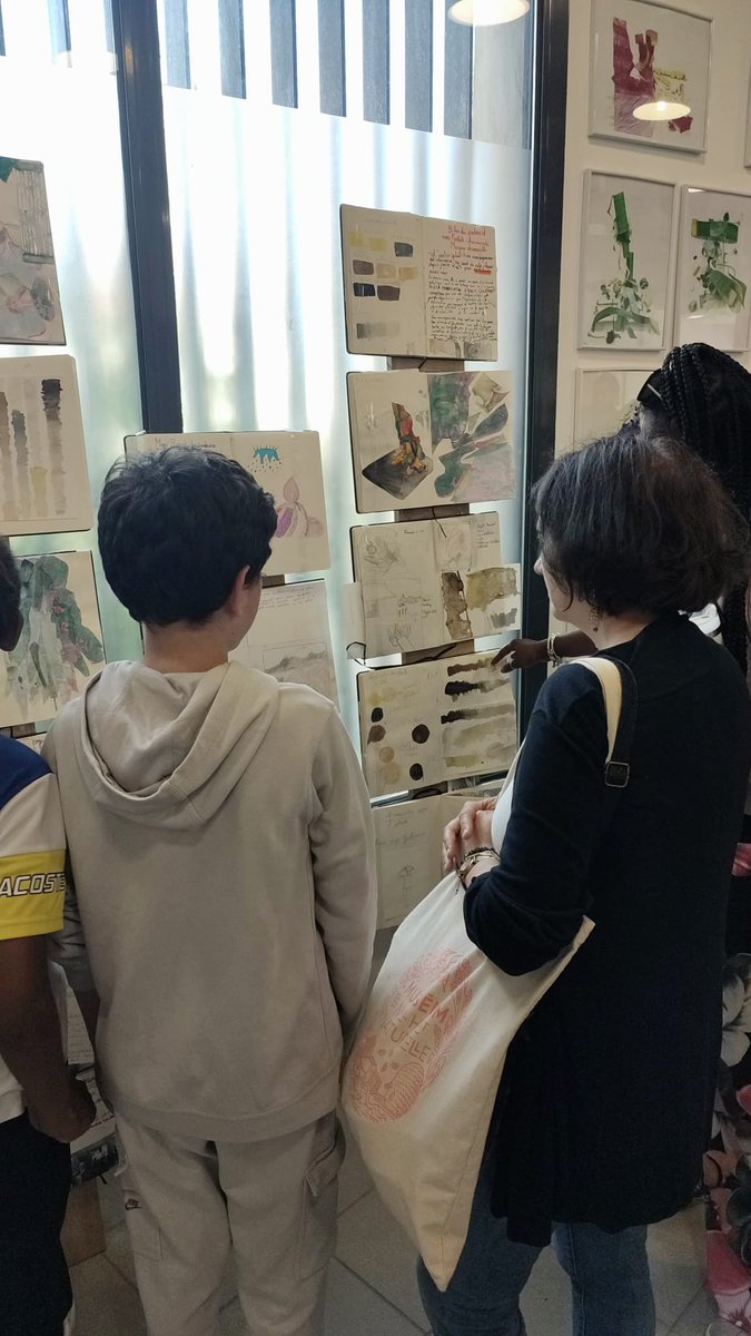 Le vernissage de l’exposition PROJETER organisée par  <a href="/ChaapMermozLyon/">CHAAP Collège Jean MERMOZ</a> fut un grand moment de convivialité. Merci aux partenaires pour leur soutien et aux nombreux visiteurs pour leur présence et leurs encouragements. <a href="/academielyon/">Académie de Lyon</a> #EAC <a href="/grandlyon/">Métropole de Lyon</a> @EnsbaLyon <a href="/DAAC_Lyon/">DAAC de Lyon</a>