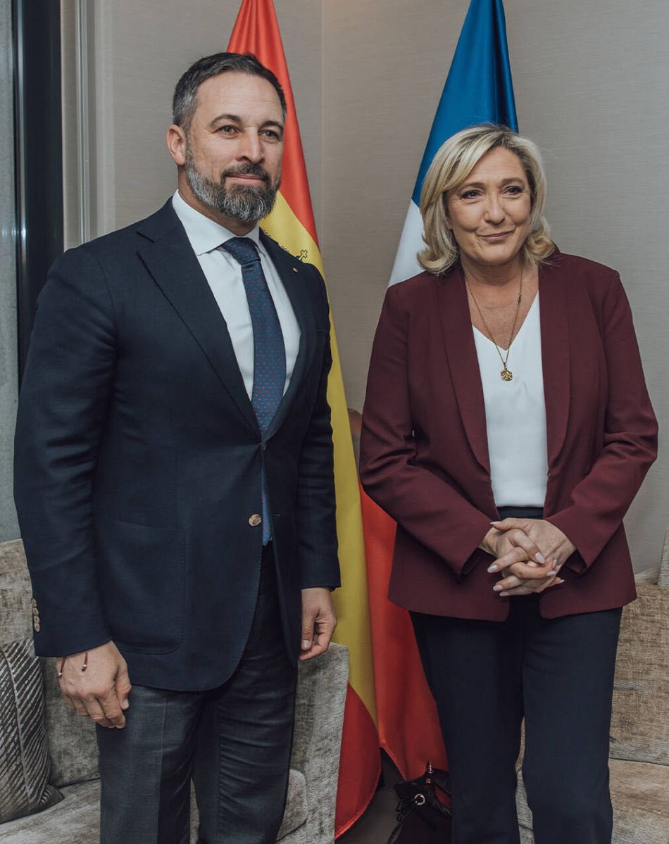 En Austria 🇦🇹 en Alemania 🇩🇪 y en Francia 🇫🇷 la derecha patriota ha ganado las elecciones del parlamento europeo, ahora mismo los partidos de derecha tienen la mayoría del parlamento europeo, Europa ha despertado del socialismo y da un giro a la derecha. ¡El futuro es patriota!