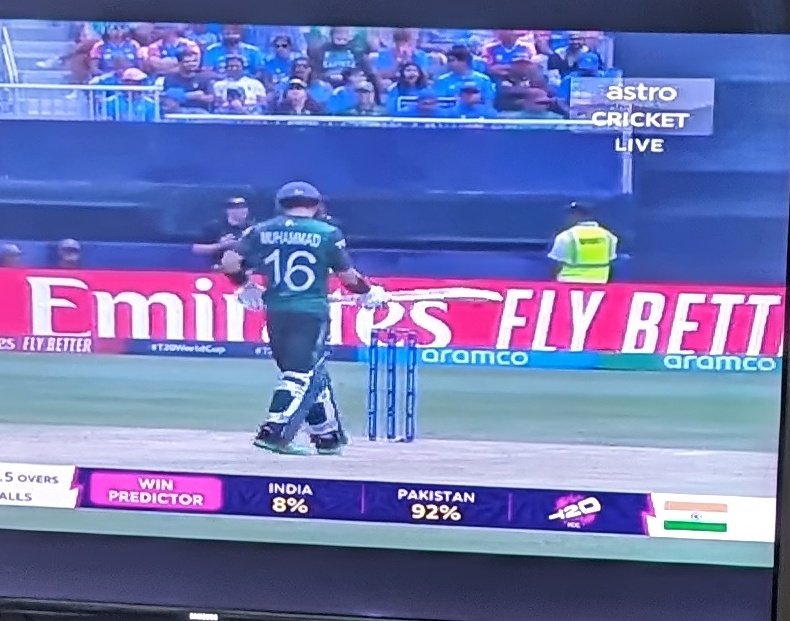 Logo Ghabrana nahe hai 

92 percent Qudrat Ka nizam

Pakistan is winning the world cup