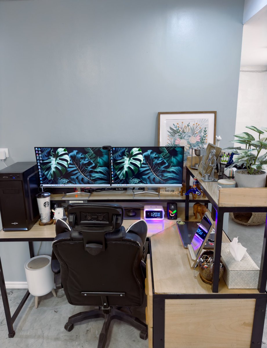 josheph_1989's tweet photo. Work from home ka din ba? Virtual assistant? What does your work station look like?
Here’s a photo of my current home office set up…
Feeling ko… i need to upgrade my work chair, any recos?
#workfromhome #wfh #VAph #virtualassistant https://t.co/zZ8DmOcGCn