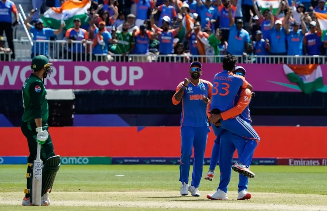 ANANDGOGETTER's tweet photo. भारत ने पाकिस्तान को 6 रनों से हराया ।
#T20WorldCup2024 #cricketnewsupdate #pakistancricket #india #viralpost #trending #jijivisha #जिजीविषा #RishabhPant #viratkohli #rohitsharma https://t.co/ITW0Al6Bp6