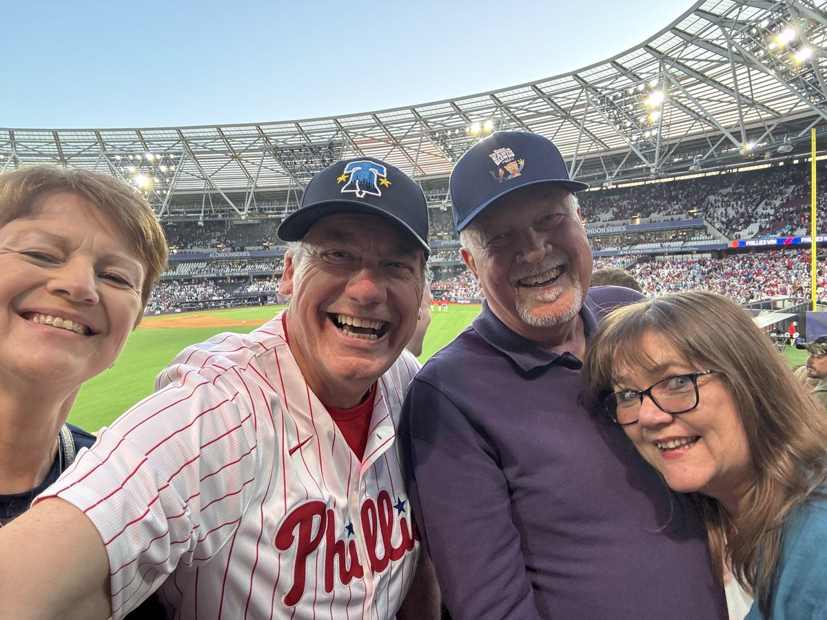 aojwFL_BFC's tweet photo. Great to be @LondonStadium for @MLBEurope #londonseries @Phillies vs @Mets with @WoottonKaren & @Helenamackenzie & #MichaelRyan for a terrific Sat night game with amazing atmosphere as @Phillies win ! https://t.co/PZa2No7sLH