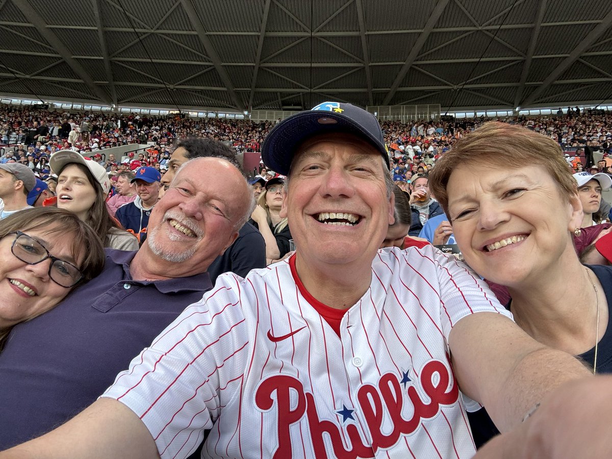 aojwFL_BFC's tweet photo. Great to be @LondonStadium for @MLBEurope #londonseries @Phillies vs @Mets with @WoottonKaren & @Helenamackenzie & #MichaelRyan for a terrific Sat night game with amazing atmosphere as @Phillies win ! https://t.co/PZa2No7sLH