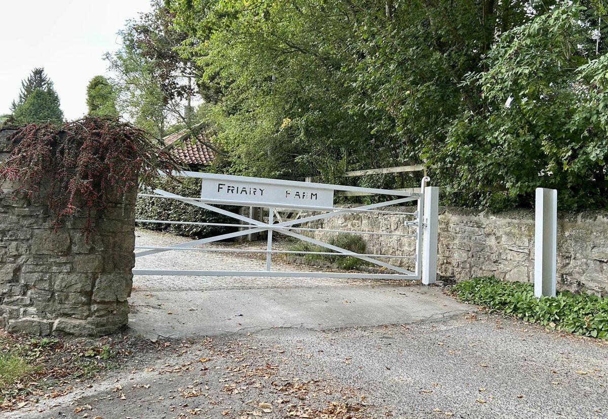 LoveOfGates's tweet photo. Last #WeekW entry for #AlphabetChallenge W is for white gate #lovegates https://t.co/6ycxYtMn7u