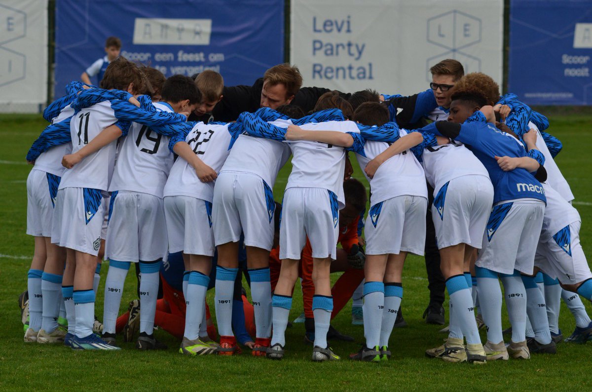 kennethvdst's tweet photo. End of season. Proud of the players’ progress &amp; development. 📈 

Now it’s time for a new challenge, after 7 years in 5v5 &amp; 8v8. 
🔜 Assistant coach U14 @ Club NXT 🏆 
#clubnxt #clubbrugge https://t.co/9aTROnBfM0