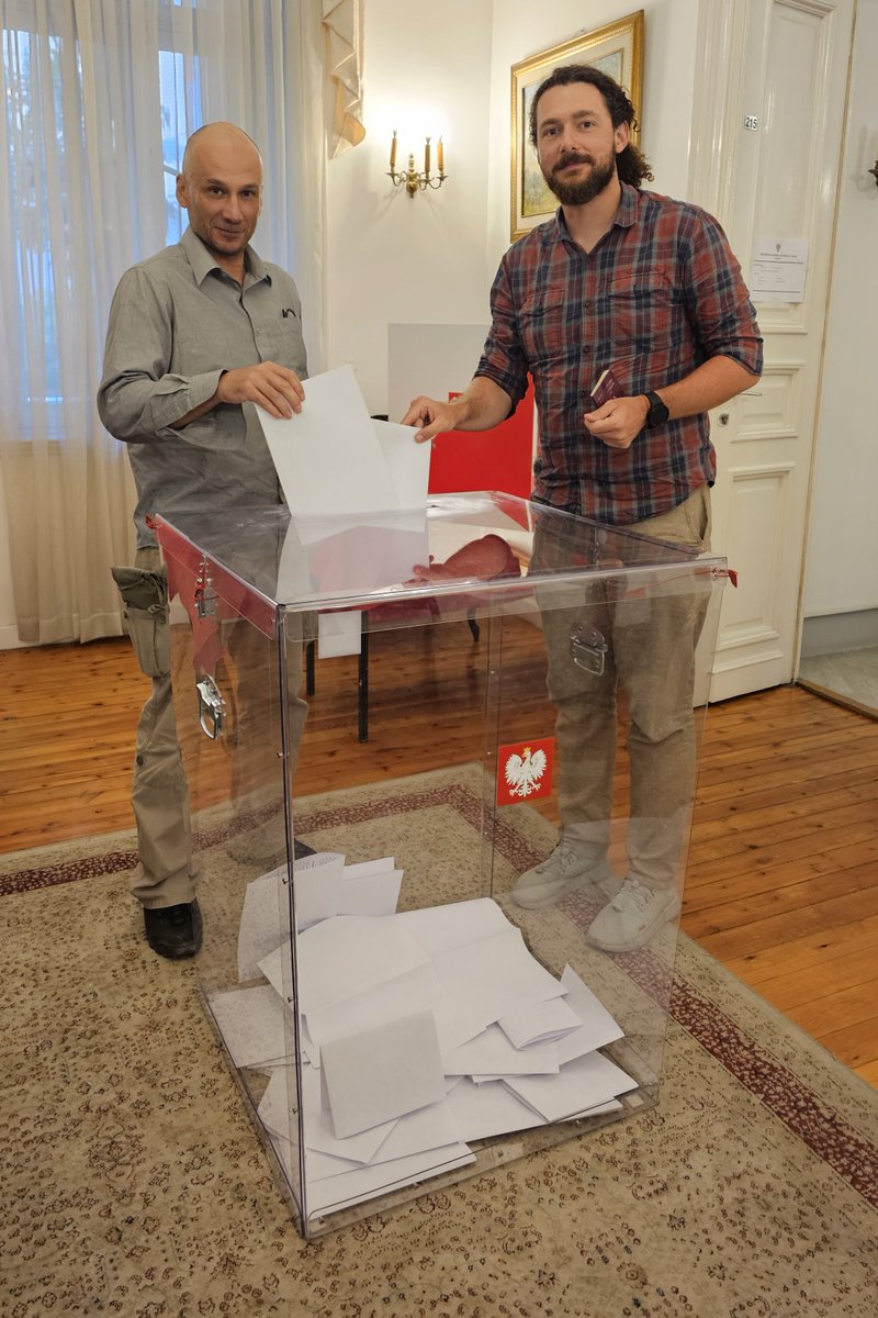 PCMA_UW's tweet photo. Our expedition working in #Alexandria (Egypt) dropped by the @PLinEgypt today to vote in the European Parliamentary elections #EUelections2024!
#obowiazekobywatelski #PCMAintheField https://t.co/udRPDDyHab