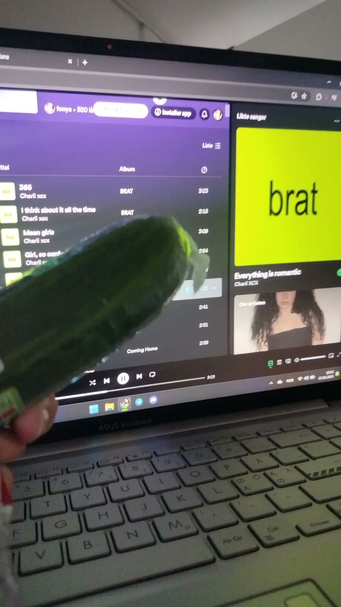 vfv313's tweet photo. Stream BRAT https://t.co/b3bgJfhR2Z