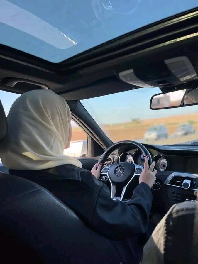 فَاستَجَبنا لَهُ وَنَجَّيناهُ مِنَ الغَمِّ وَكَذلِكَ نُنجِي المُؤمِنينَ