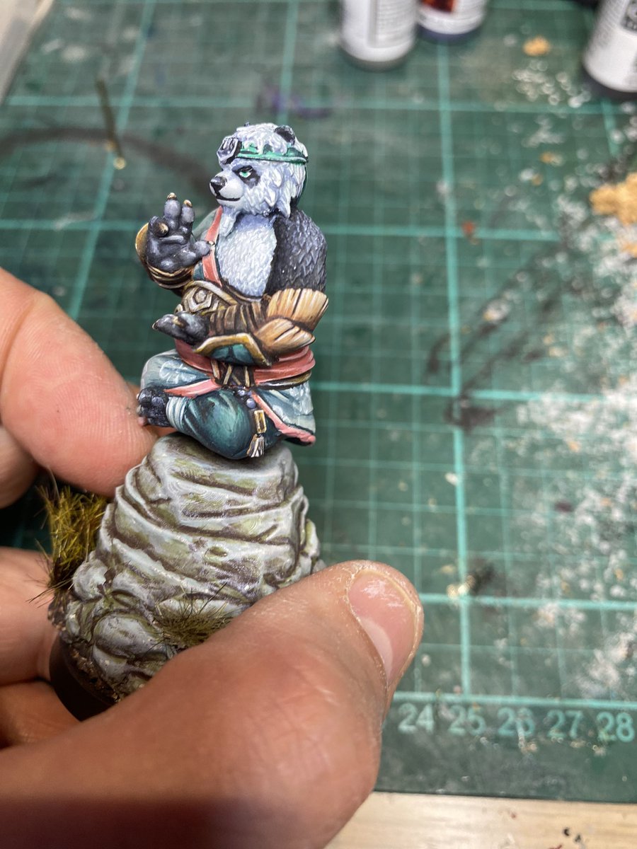 tmsmnns's tweet photo. First testmodel for my newest army: chosen of the spirit tree for Shroudfall. This has been without much doubt one of the most fun models I have painted in quite a while. https://t.co/PIetfbMmhJ