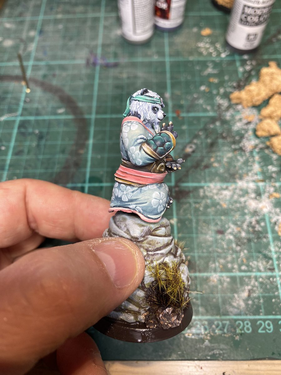tmsmnns's tweet photo. First testmodel for my newest army: chosen of the spirit tree for Shroudfall. This has been without much doubt one of the most fun models I have painted in quite a while. https://t.co/PIetfbMmhJ