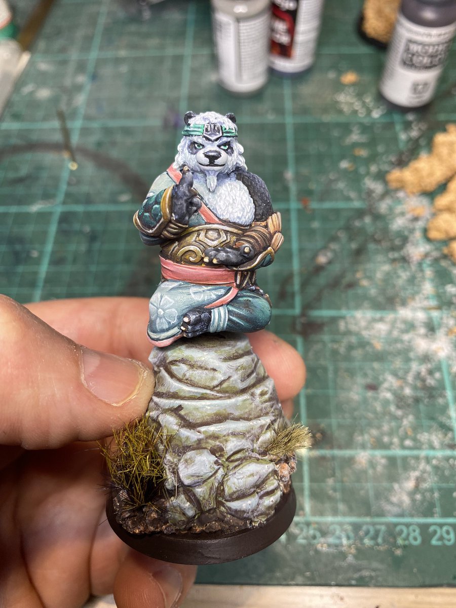tmsmnns's tweet photo. First testmodel for my newest army: chosen of the spirit tree for Shroudfall. This has been without much doubt one of the most fun models I have painted in quite a while. https://t.co/PIetfbMmhJ