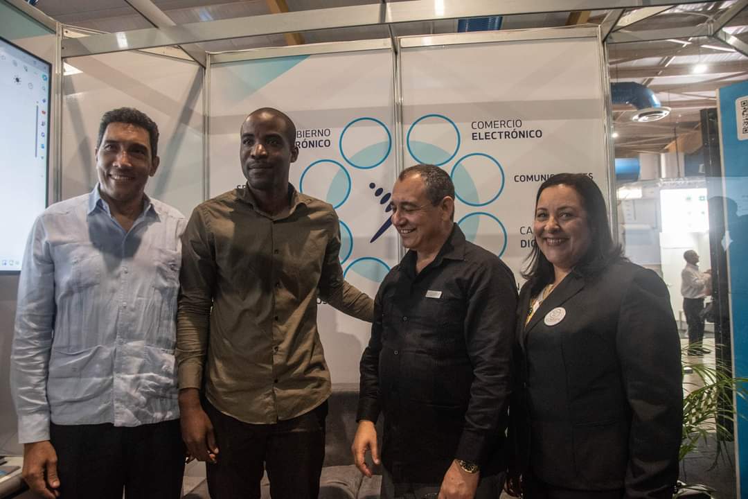 MayraArevich's tweet photo. ¡Muchas felicidades al hermoso colectivo de @XETID2 en su Aniversario 17 desarrollando soluciones digitales en beneficio del pueblo, la economía nacional y la defensa de la Patria! #CubaPorLaTransformaciónDigital https://t.co/vdADm7DCjG