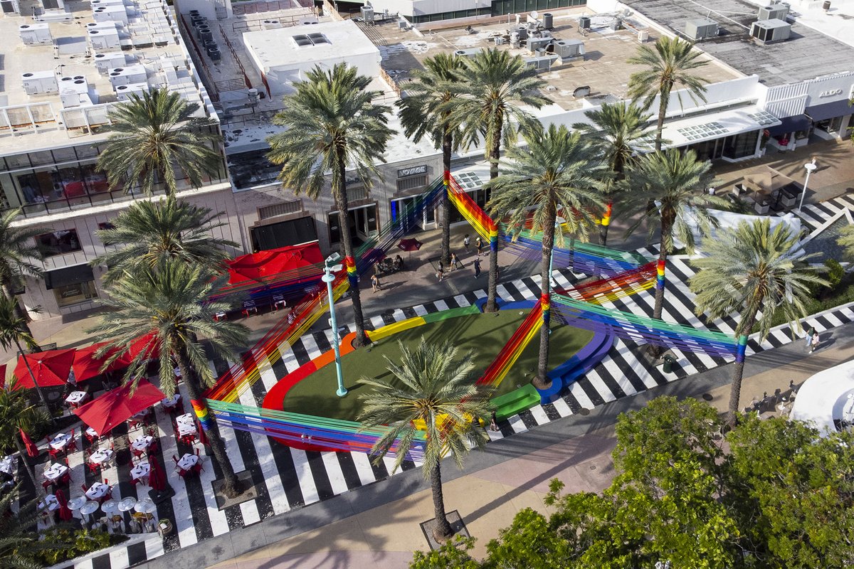 VisitMiamiLGBTQ's tweet photo. Celebrate Global Pride Month #OnLincoln! 🌈✨
 
Embrace love and inclusion with PRIDE247, our vibrant public art installation, now through June 30! Let’s make this June unforgettable together! ❤️🏳️‍🌈

📷: @fotonoggin
.
.
.
.
#VisitMiamiLGBTQ #MiamiBeach #LincolnRoad @lincolnrd https://t.co/WJz4CPW63I