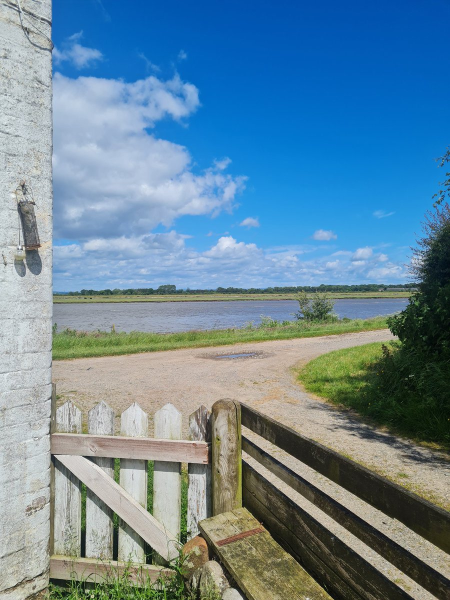 CeliaJoyMason's tweet photo. Feeling refreshed after a relaxing weekend ❤️  If any academic friends are looking for somewhere to write in peace, I couldn't recommend this more. Lovely cottage with incredible views of the beautiful outdoors, no interruptions #writingretreat #PhDlife  https://t.co/OLX4LPadLm https://t.co/KomlctVuaN