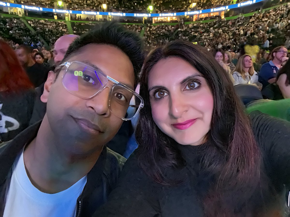 DrZSuleman's tweet photo. Had such an amazing night sitting front row at @RomeshRanga last tour date at the AO arena with  @DrMoMiah 
#hustle Bumped into @TherealNihal Again too😁😆🤣😂😅😍🥰 #happydays https://t.co/Bj5XUQLDUy
