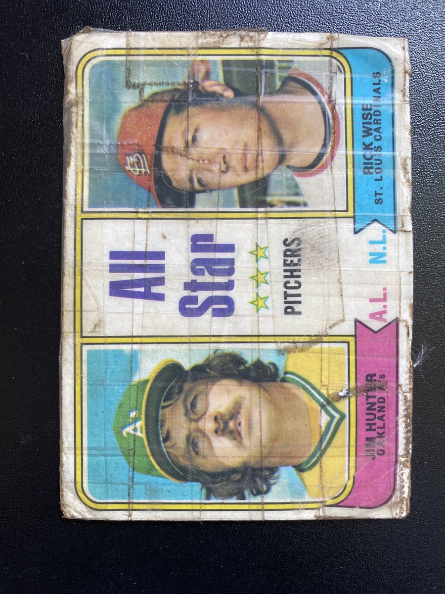 HawaiiCardLife's tweet image. Forget the bike spokes…our group of card collectors ruined our cards by playing knock down &amp;amp; these were the taped up slammers you used to go for the win! #straightflight #beatupcorners #hoursoffun anyone else play knockdown? @RetroCardSnaps @JunkWaxHeroes @CardPurchaser