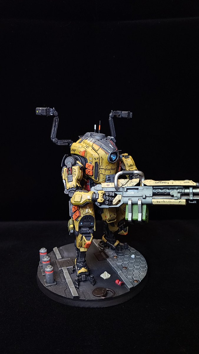 Took me a couple weeks, but the Tone is finally complete.

#titanfall #titanfall2