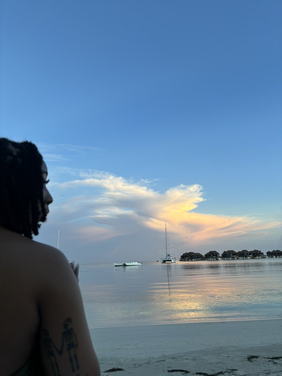 CrispyBedSheetz's tweet photo. Currently out here in Jamaica for vacation 🇯🇲

No charts but heavy on clash of clans. Here’s an update of the last 9 days here https://t.co/afPM1WkHdv