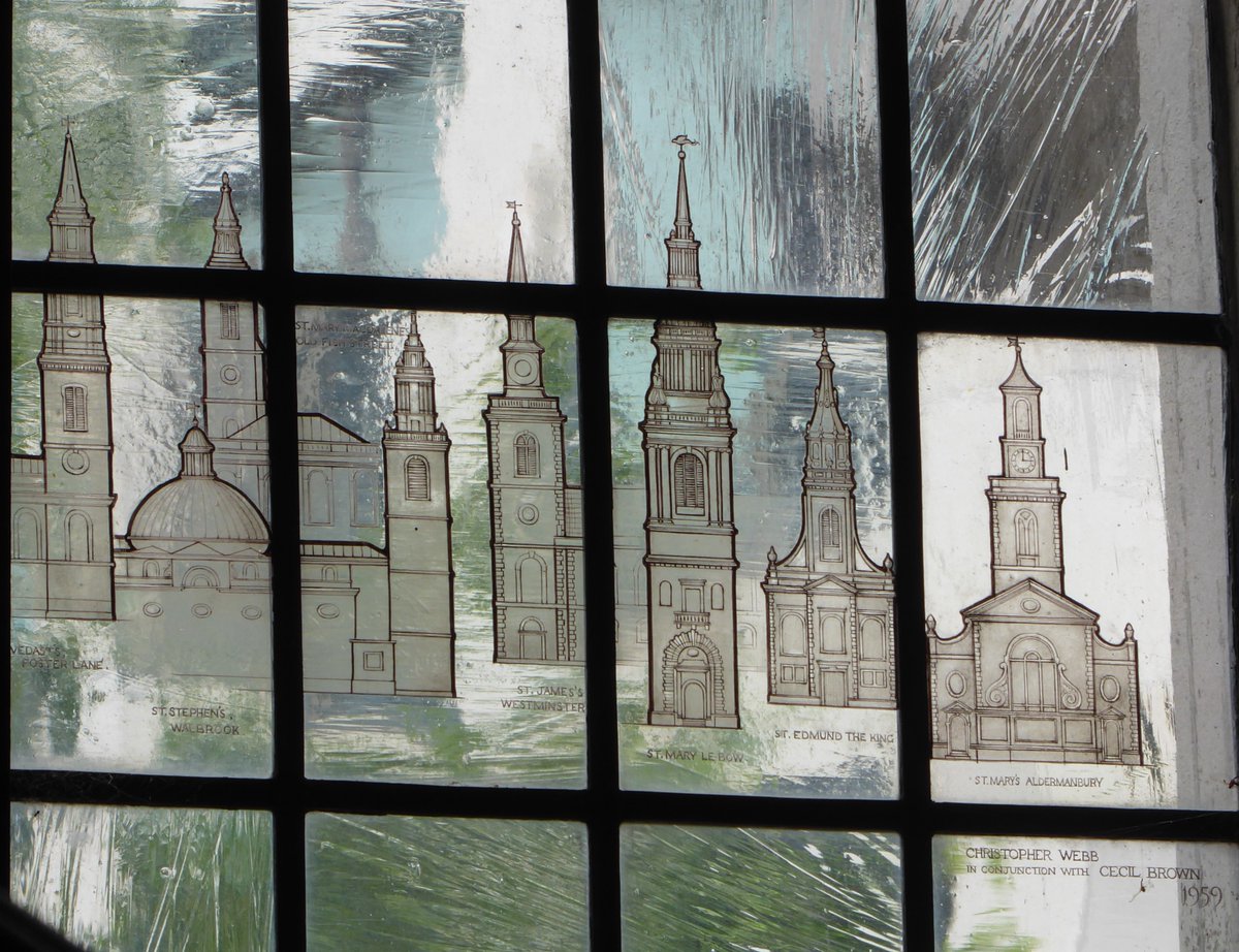 CathyRLowe's tweet photo. #ChurchesInChurches Handsome detail subtly portraying City of London churches, in a window showing Grinling Gibbons, Christopher Wren & Edward Strong, with below, craftsmen at work.
By Christopher Webb & Cecil Brown, 1959, in St Lawrence Jewry. https://t.co/cLpCn76t6p