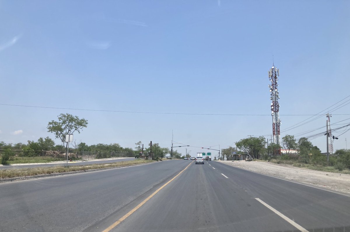 VecinosBA's tweet photo. Si se preguntan porque hubo alternancia en Guadalupe, está es la razón 

Av. Ruiz Cortines divide a Guadalupe y Apodaca

Del lado derecho es Apodaca y del izquierdo es Guadalupe 

Un lado pintado y el otro no

No dice mucho, pero a la vez dice mucho https://t.co/Wdn7HcssjH