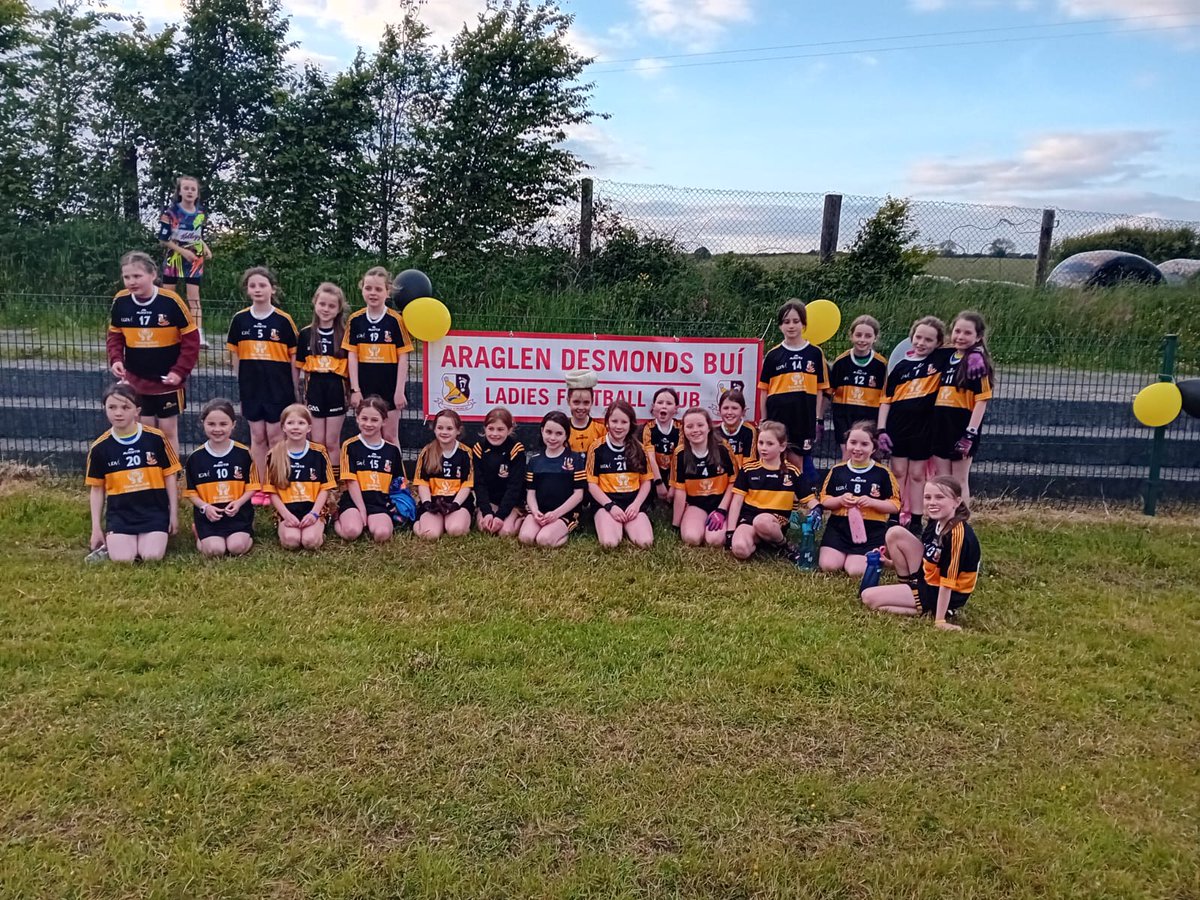 AraglenBui20's tweet photo. Well done to the u10 girls who played their first blitz of the season in the newly renovated Glash pitch last week 🟡⚫. Thanks to the coaches for the time and effort put into training and into organising this blitz 👏 https://t.co/BFjc4jKfUw