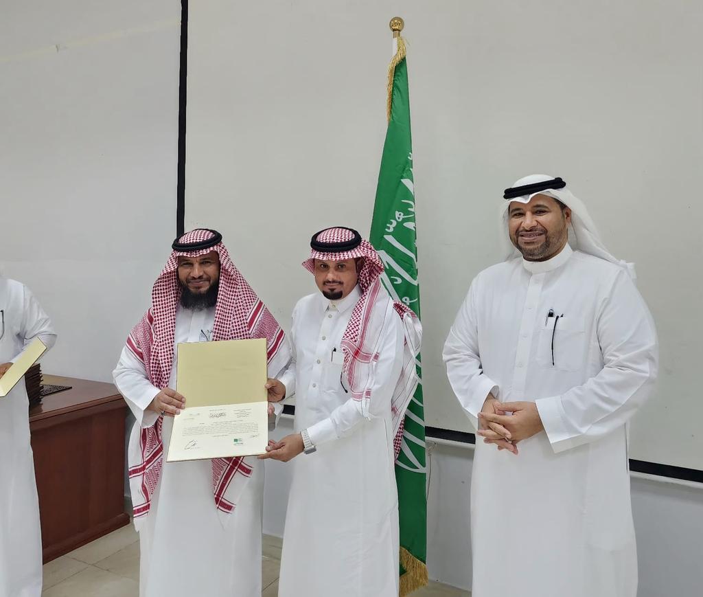 AAbufahad1402's tweet photo. شكراً مدير التعليم ومساعده ... شكراً مدير الإشراف التربوي على جميل تكريكم . https://t.co/LuHlP6MKgR
