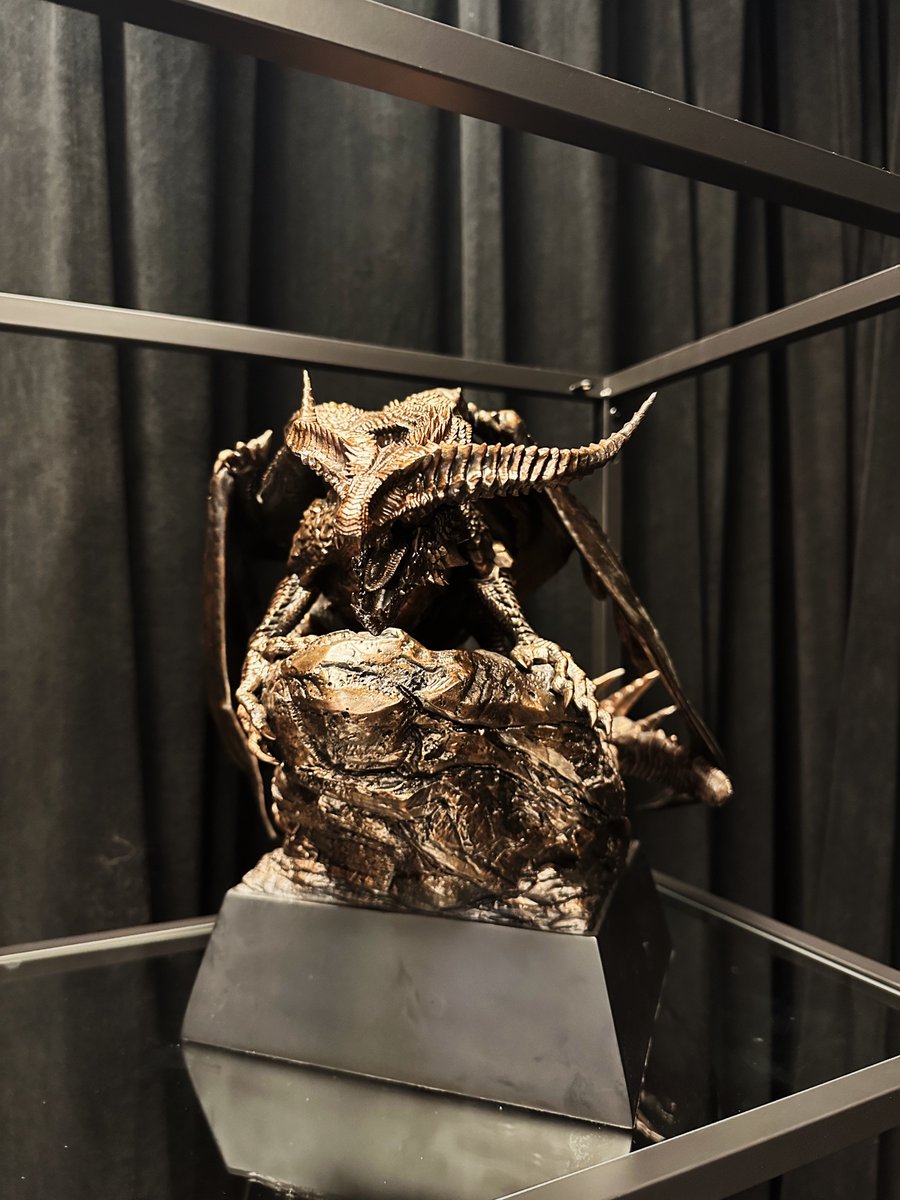 LeBlancWes's tweet photo. I visited BioWare for an exclusive in-depth look at Dragon Age: The Veilguard. 

It was admittedly barely a blip on my release radar – they hadn’t show much and it’s been 10 years since Inquisition! 

Now, however, I cannot wait for more. You can find out why very soon 🐉 ⬇️ https://t.co/SnocYUllHA