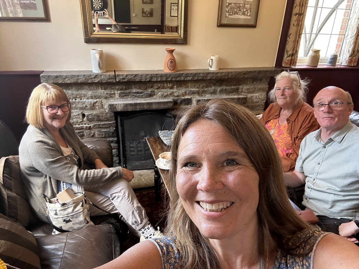 VikkiSlade72's tweet image. A lovely day in Lytchett Matravers. So many families feeling forgotten &amp;amp; hoping for a new MP to stand up for them! Todays @LibDems 
#PoliticsInThePub is Rose &amp;amp; Crown Lytchett. Great chips! #VoteVikki