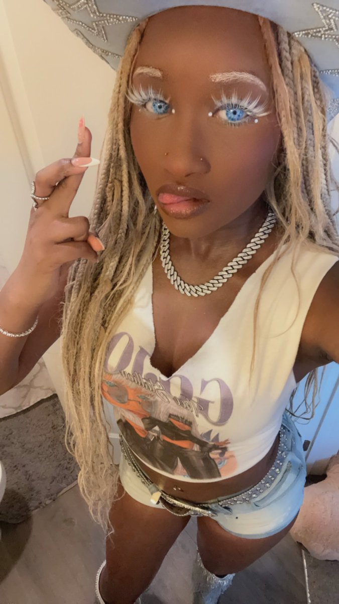 khadijahdabo's tweet photo. gojo thee stalli🤪🤞🏾🤍🩵
@theestallion 
#hotgirlsummertour https://t.co/qT3Yjr3C3o
