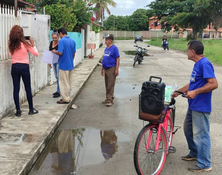 LenchoM's tweet photo. Nuestro @partidountlara_ realizando el trabajo de enseñar a votar en la tarjeta del @partidoUNT por el candidato @EdmundoGU.
Jóvenes, adultos, mujeres y hombres del mcpio #SimonPlanas, sumando al trabajo, de enseñar a #Votar, activados con #ElCambio. https://t.co/PkhPo5021N