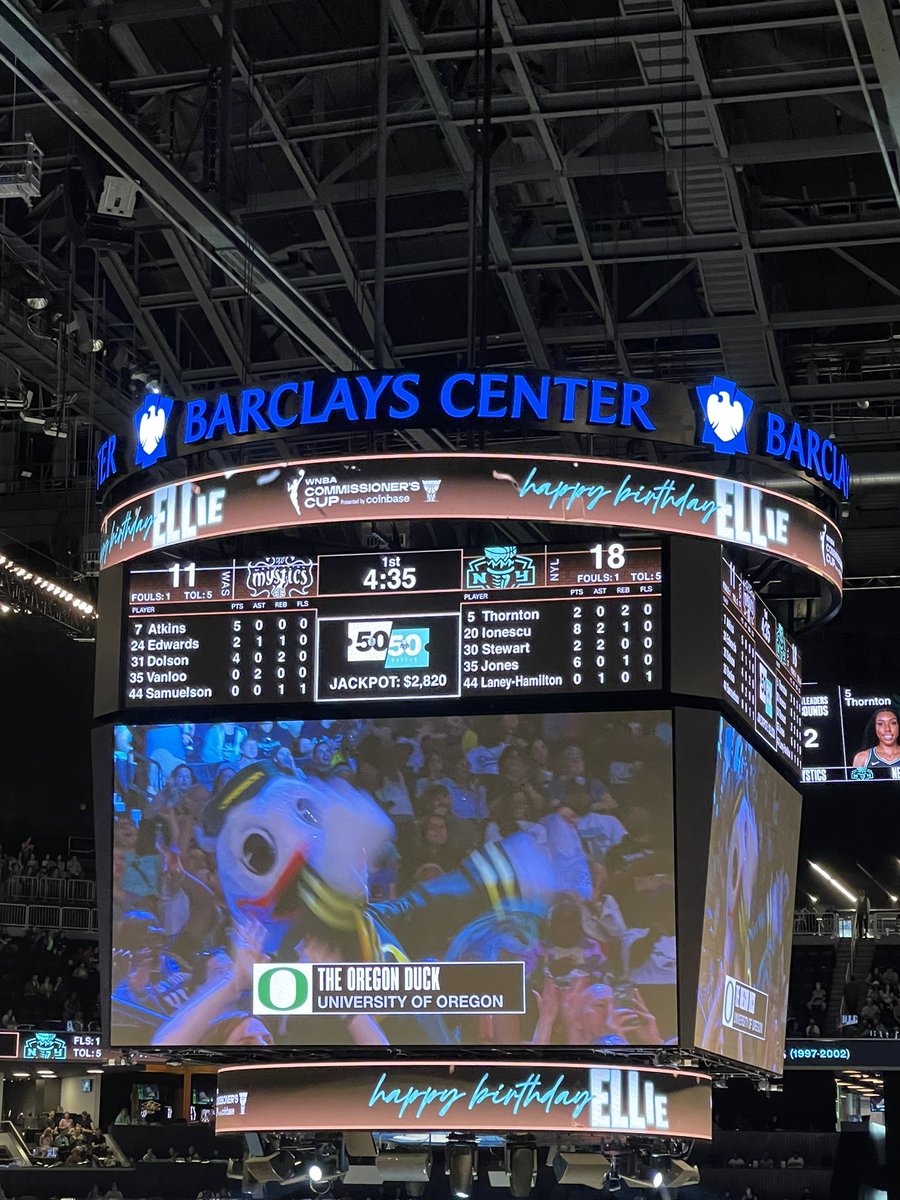 summarshine's tweet photo. It is currently the 1st quarter and Ionescu is scoring at 8pts. #Ionescu #NYLiberty #WNBA #Barclays https://t.co/PjhRKFyLTc