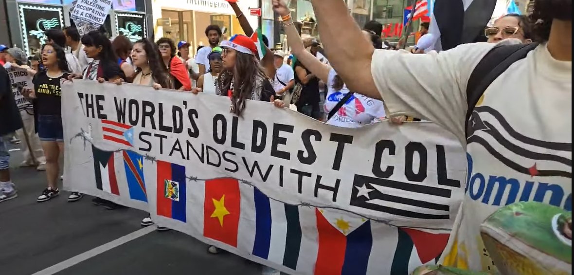 KayHusky29's tweet photo. Taken from a livestream of the Puerto Rican day parade, we stand beside Palestine 
🇵🇷🤝🇵🇸 https://t.co/VNKQQwZ6dg