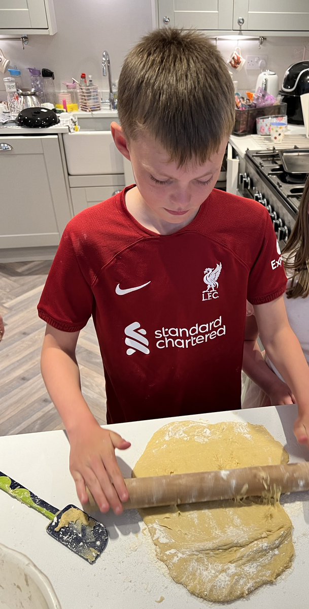 Laura Hurrell tweet media