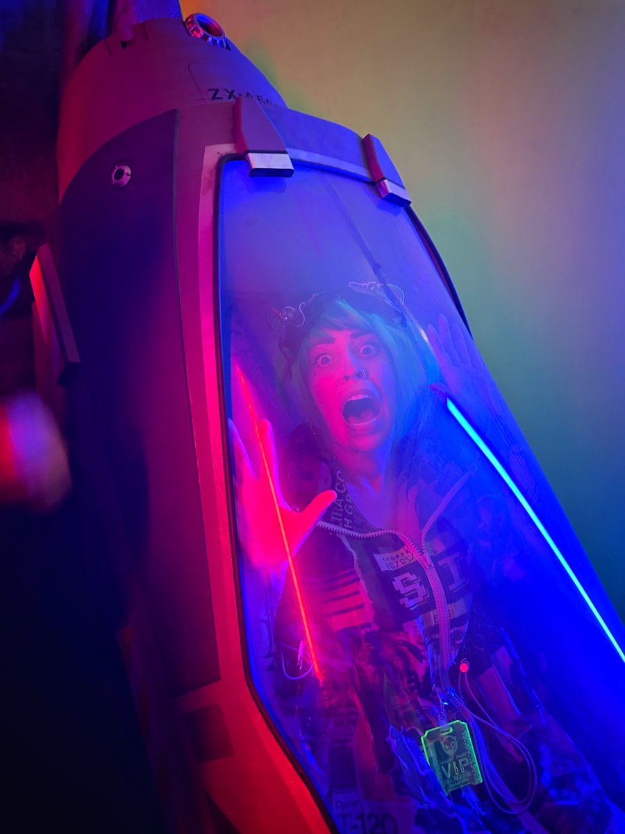 VividVivka's tweet photo. The Pod™️, last night.
It’s from the XFiles and my Neo tribe now owns it for our desert festival roleplay shenanigans. #JustLAthings https://t.co/0UJc2GX2qB