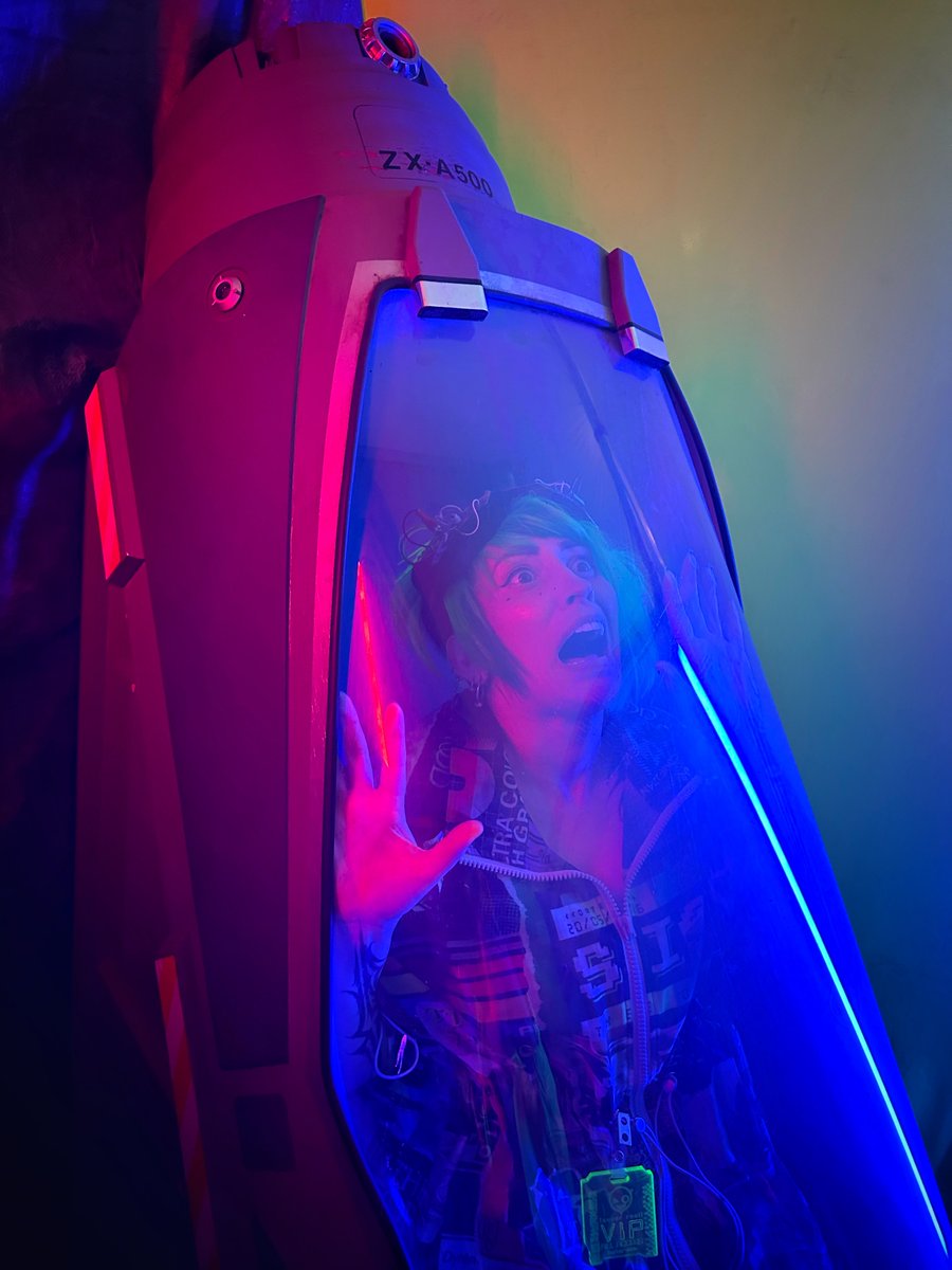 VividVivka's tweet photo. The Pod™️, last night.
It’s from the XFiles and my Neo tribe now owns it for our desert festival roleplay shenanigans. #JustLAthings https://t.co/0UJc2GX2qB
