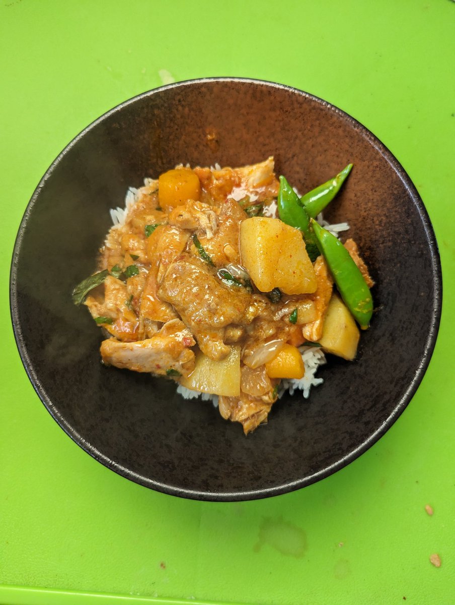 FoodBastard's tweet photo. Thai red curry the night https://t.co/yi2wVy3cBw