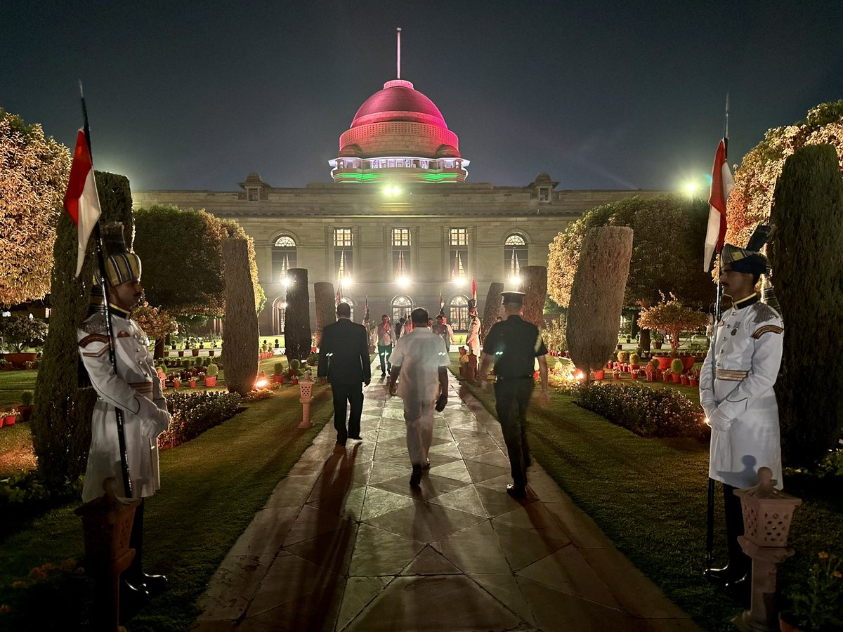 ShombiSharp's tweet photo. A privilege to witness the swearing-in of the Prime Minister &amp; Union Council of Ministers of India at Rashtrapati Bhawan, the Presidential Palace. Looking forward to continued strong partnerships for peace &amp; sustainable prosperity with the new Government of India #SDGs! 
🇮🇳🇺🇳🌏 https://t.co/3UQDyZNPyQ